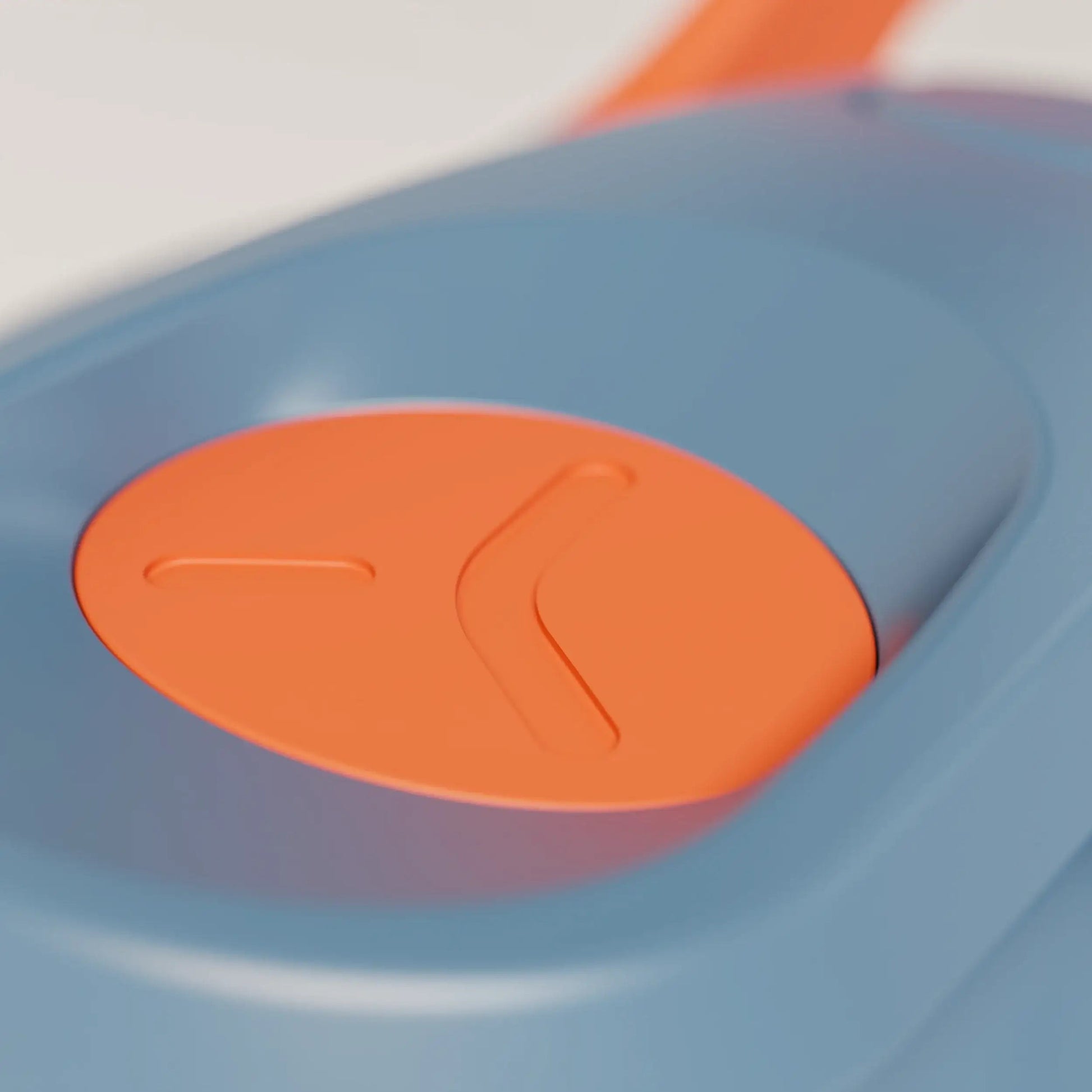 insulated-performance-shaker-bottle-b9 SHKR_18550_dwSS-S1.1_midnightBlue_burntOrange_1_11_xInsertCloseup_edit.png