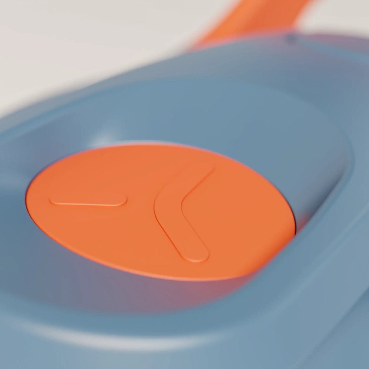 ecozen-performance-shaker-bottle-j8 SHKR_24700_P-S1.1_midnightBlue_burntOrange_1_11_xInsertCloseup_edit.png